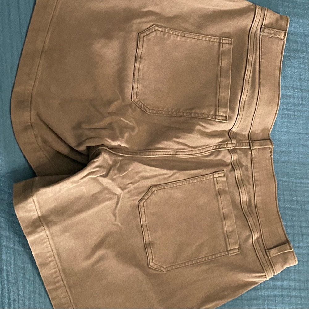 NWT SPANX 6” stretch twill shorts - Picture 2 of 9
